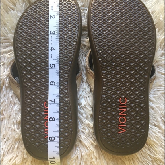 Size 8 Vionic flip flops - Picture 6 of 8